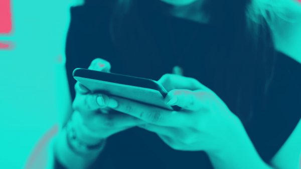 Social instant messaging